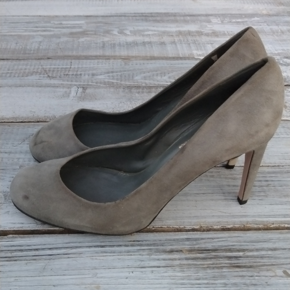 Gucci Heels round toe.